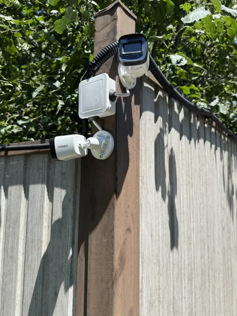 Установка камеры видеонаблюдения на частном доме в Алматы