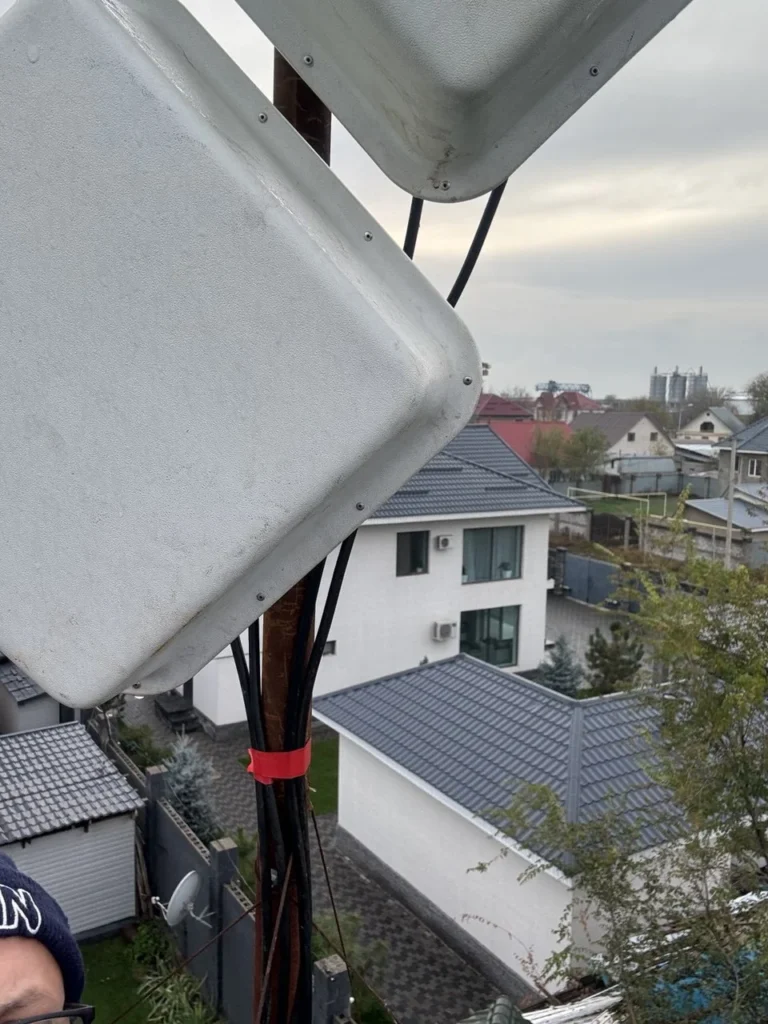 Установка 4G антенны и модема Крокс в частном доме в поселке Жармухамбет, Алматинская область
