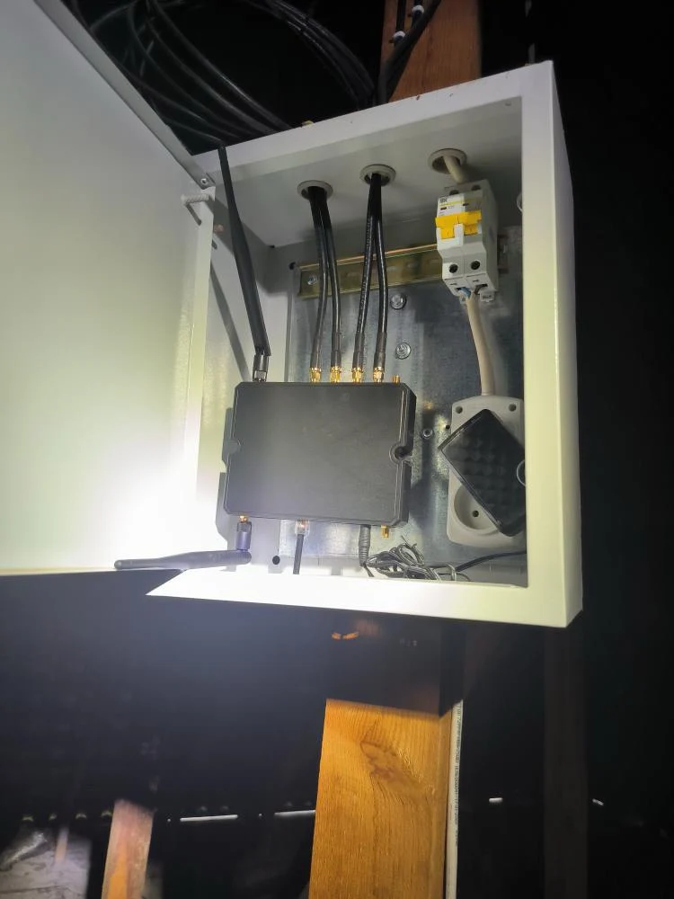 Установка 4G антенны и модема Крокс в частном доме в поселке Жармухамбет, Алматинская область