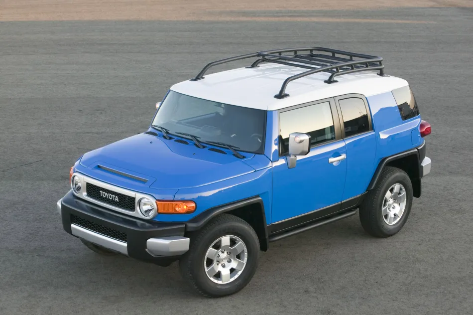 Монтаж спутникового интернета Starlink Mini V5 на авто Toyota FJ Cruiser для работы в удаленных местах